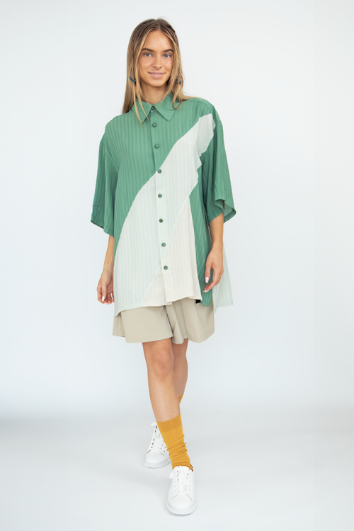 Avantelier selects ethical Outfits for you _ CHERNG Green Gradient Lightweight Shirt