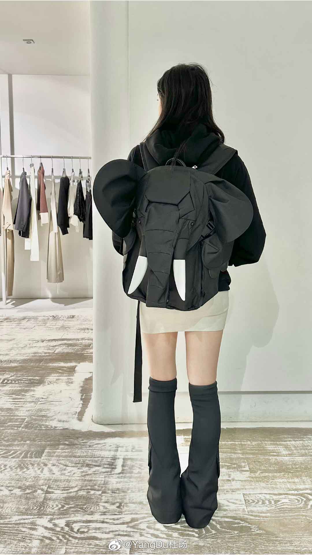 YANG DU : Black Elephant Backpack – Large